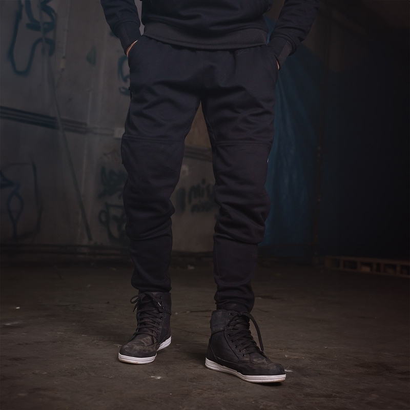 Črne motoristične skrajšane hlače Oxford Armourlite AA Joggers