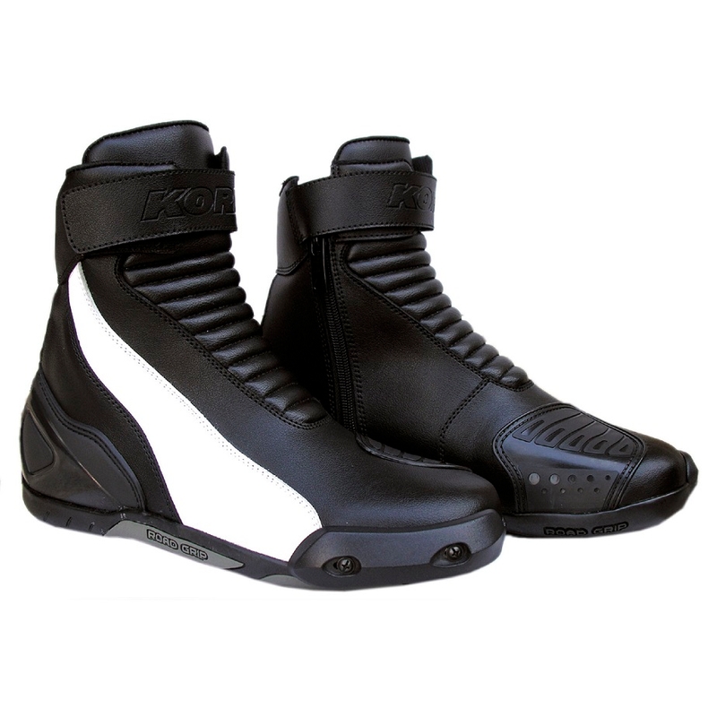 Kore Short Sport črno-beli Moto čevlji razprodaja